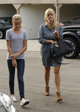 th_02797_Reese_Witherspoon_Out_for_Lunch_in_Brentwood_October_22_2012_004_122_17lo.jpg
