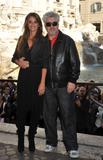 th_39256_Preppie_-_Penelope_Cruz_at_photocall_for_the_presentation_of_Broken_Embraces_in_Rome_-_Nov._7_2009_1366_122_412lo.jpg