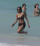 th_705440595_CiaraonthebeachinMiami14.5.2011_42_122_498lo.jpg