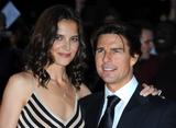 th_44892_celebrity_paradise.com_TheElder_KatieHolmes2010_05_26_TheNationalMovieAwards20102_122_63lo.jpg