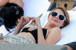 http://img206.imagevenue.com/loc70/th_311872761_Mischa_Barton_Bikini_Candids_on_the_Beach_in_Miami_December_27_2011_124_122_70lo.jpg